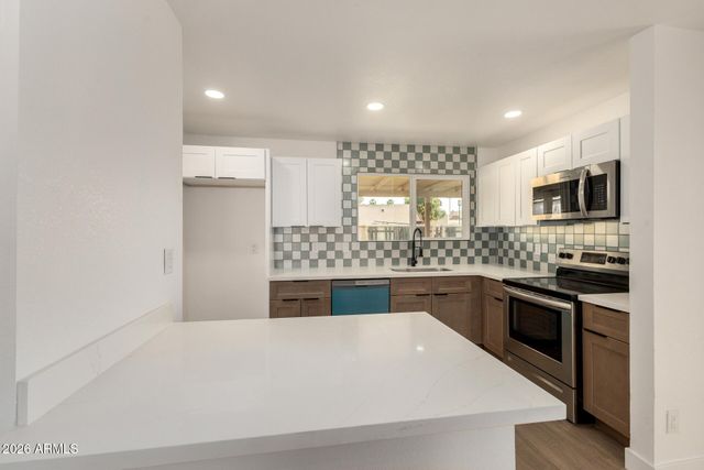 8761 W MEADOW Drive, Peoria, AZ 85382