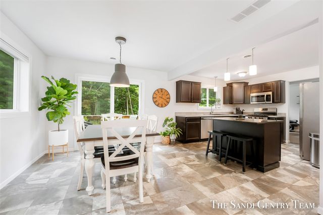 568 N River Hills Drive, Newaygo, MI 49337