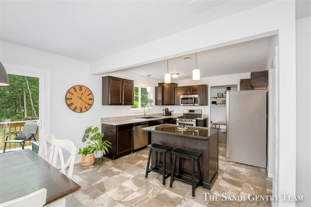 568 N River Hills Drive, Newaygo, MI 49337