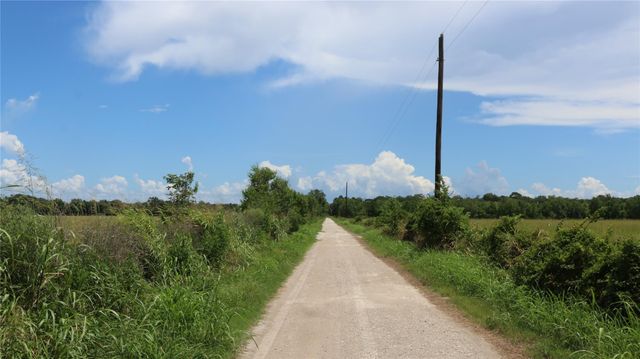 2534 County Road 676, Dayton, TX 77535