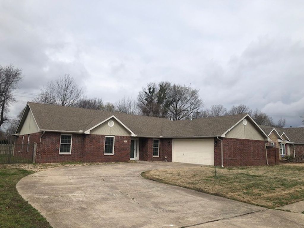 802 N 37th Street, Rogers, AR 72756