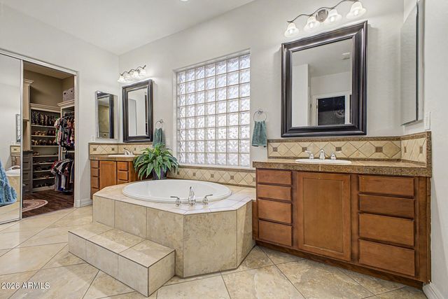 1242 E CANARY Drive, Gilbert, AZ 85297