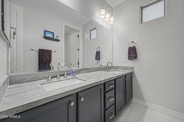 1242 E CANARY Drive, Gilbert, AZ 85297