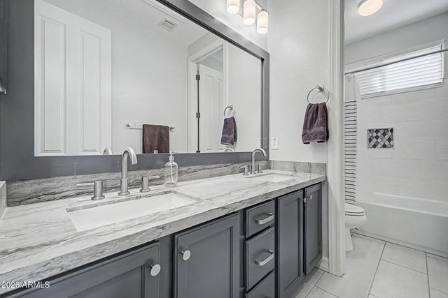 1242 E CANARY Drive, Gilbert, AZ 85297