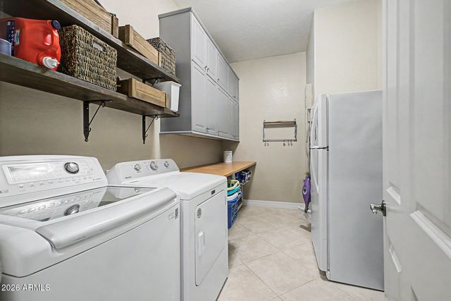 1242 E CANARY Drive, Gilbert, AZ 85297