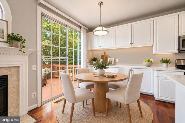 9534 LAGERSFIELD CIR, Vienna, VA 22181