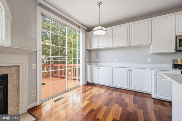 9534 LAGERSFIELD CIR, Vienna, VA 22181