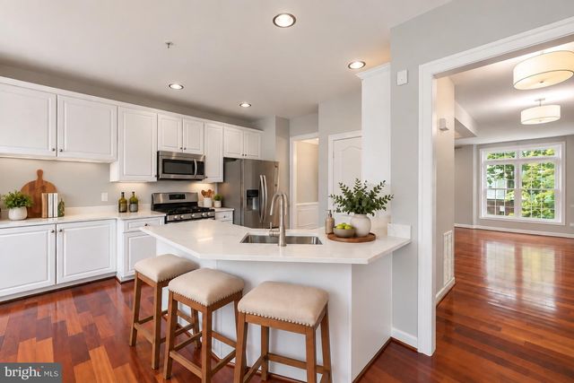 9534 LAGERSFIELD CIR, Vienna, VA 22181