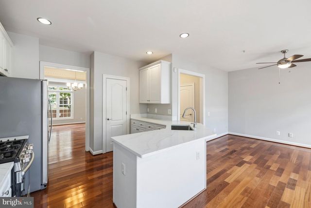 9534 LAGERSFIELD CIR, Vienna, VA 22181