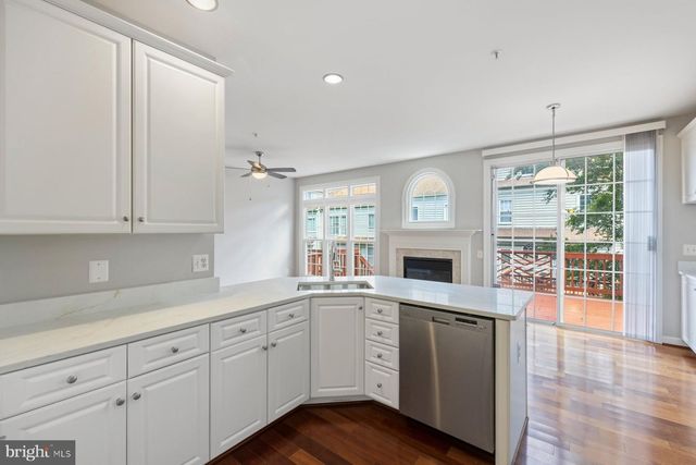 9534 LAGERSFIELD CIR, Vienna, VA 22181