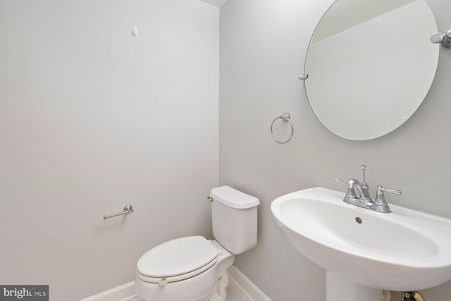 9534 LAGERSFIELD CIR, Vienna, VA 22181