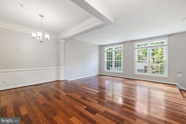 9534 LAGERSFIELD CIR, Vienna, VA 22181