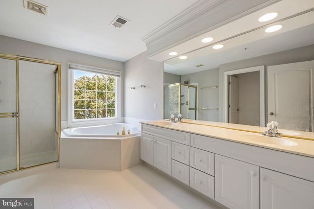 9534 LAGERSFIELD CIR, Vienna, VA 22181