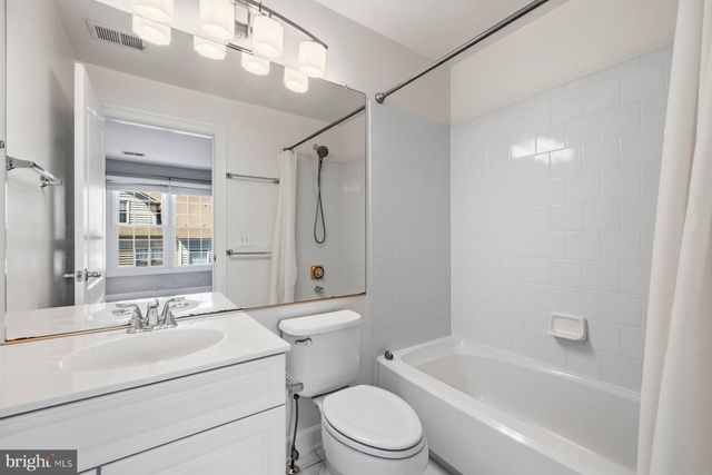 9534 LAGERSFIELD CIR, Vienna, VA 22181