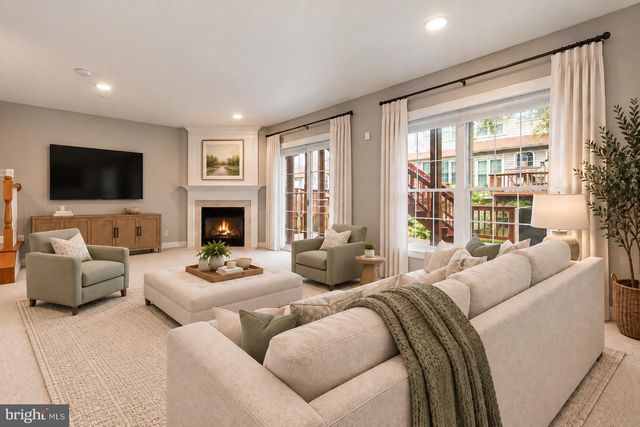 9534 LAGERSFIELD CIR, Vienna, VA 22181
