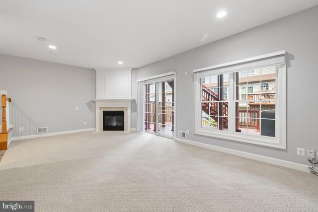 9534 LAGERSFIELD CIR, Vienna, VA 22181