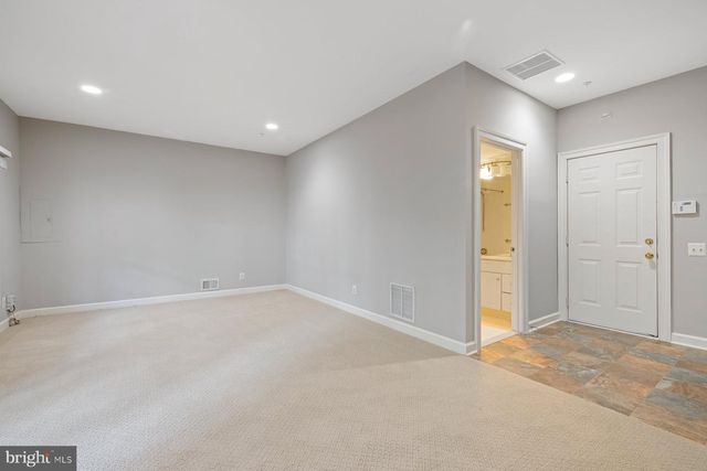 9534 LAGERSFIELD CIR, Vienna, VA 22181