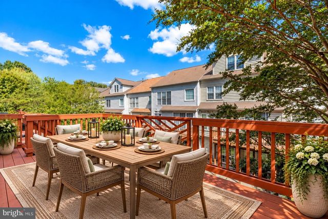 9534 LAGERSFIELD CIR, Vienna, VA 22181