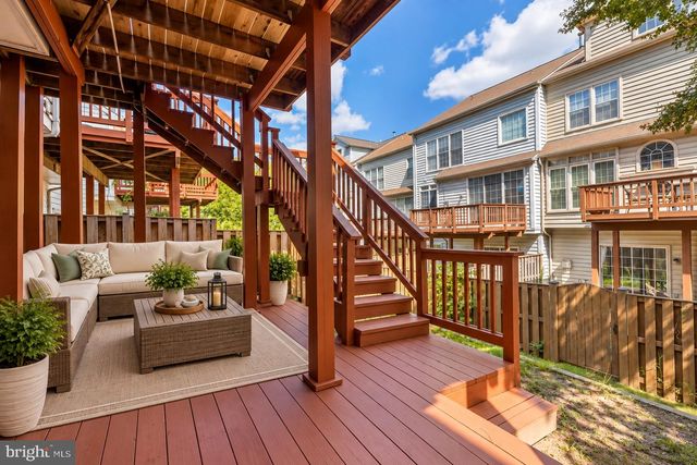 9534 LAGERSFIELD CIR, Vienna, VA 22181