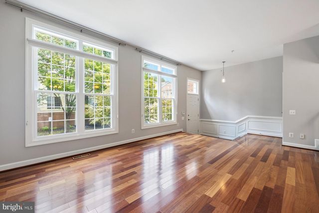 9534 LAGERSFIELD CIR, Vienna, VA 22181
