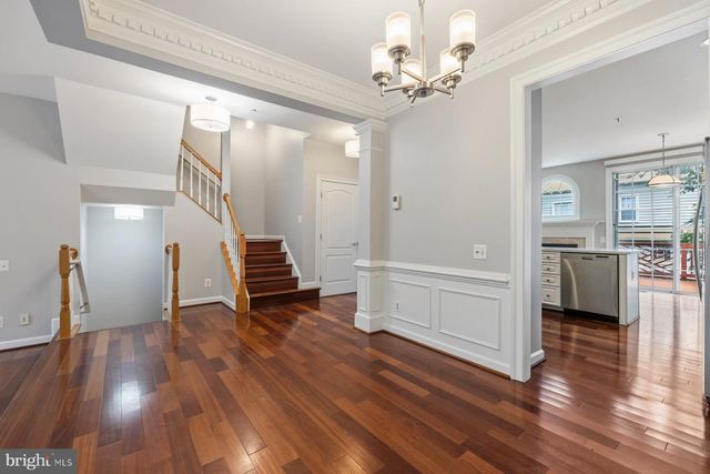 9534 LAGERSFIELD CIR, Vienna, VA 22181