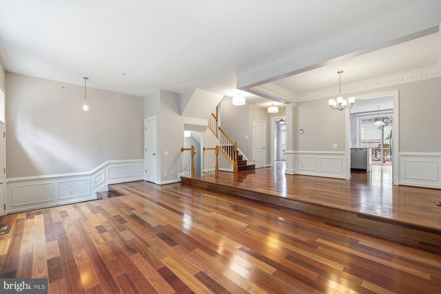 9534 LAGERSFIELD CIR, Vienna, VA 22181