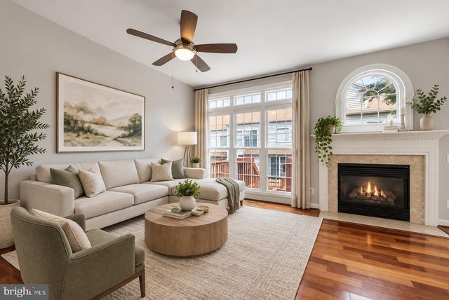 9534 LAGERSFIELD CIR, Vienna, VA 22181