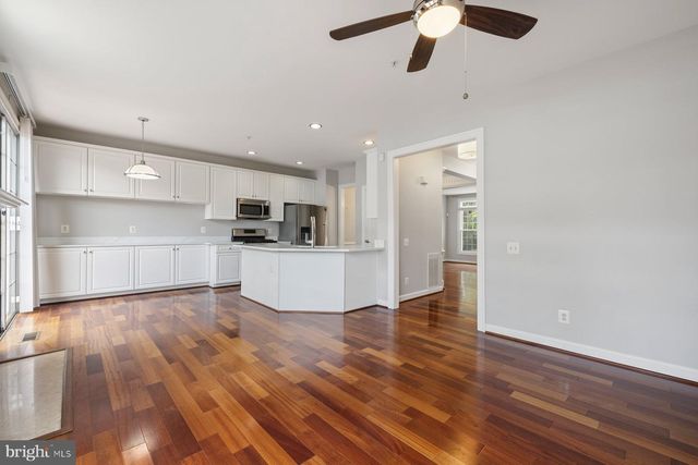 9534 LAGERSFIELD CIR, Vienna, VA 22181