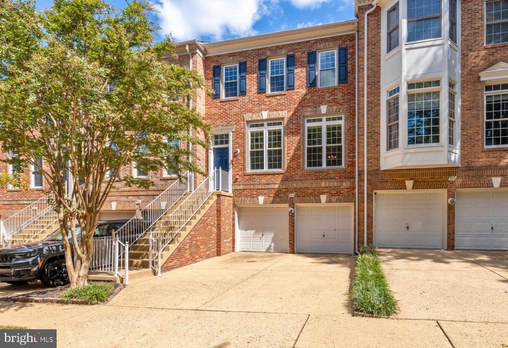 9534 LAGERSFIELD CIR, Vienna, VA 22181