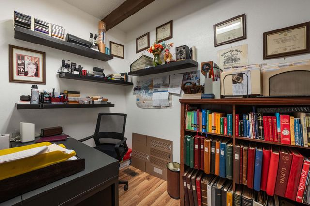 8 Vista De Las Cruces Road, Los Lunas, NM 87031