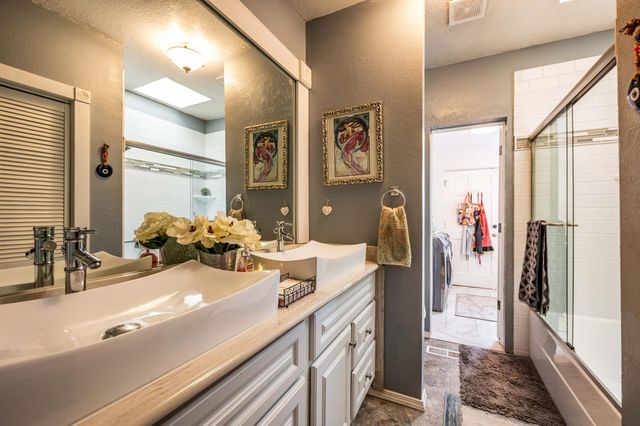 8 Vista De Las Cruces Road, Los Lunas, NM 87031