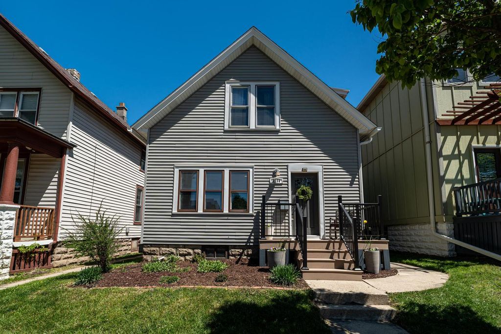 2138 Allis STREET, Milwaukee, WI 53207