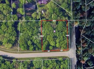 698 Kings Fairway Lane, Grand Blanc, MI 48439