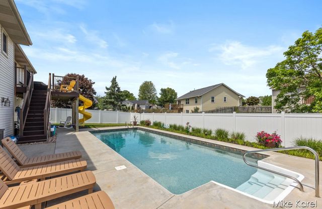 3829 Black Creek Drive, Hudsonville, MI 49426