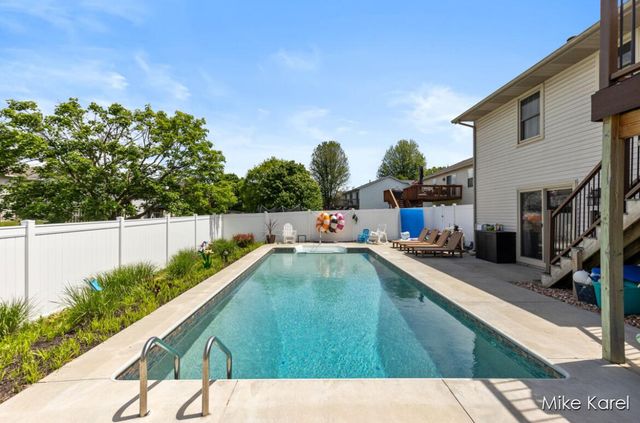 3829 Black Creek Drive, Hudsonville, MI 49426