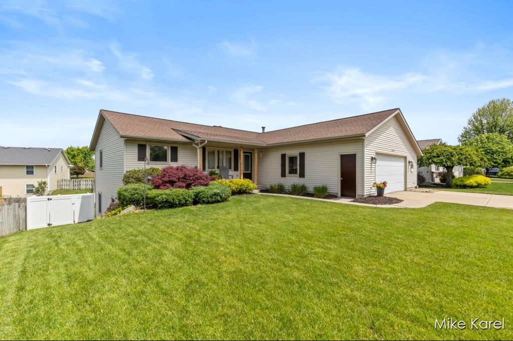 3829 Black Creek Drive, Hudsonville, MI 49426