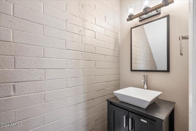 7810 E KEIM Drive, Scottsdale, AZ 85250