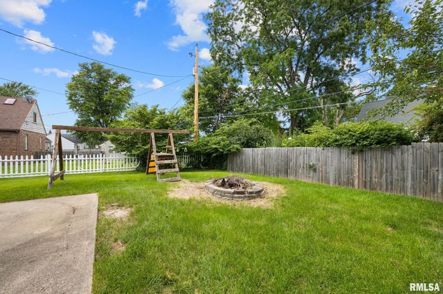 1323 W CIRCLE Road, Peoria, IL 61604