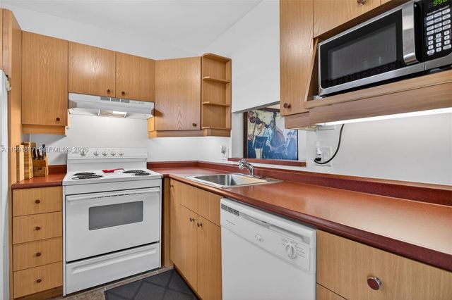 4299 NW 16th St 310, Lauderhill, FL 33313