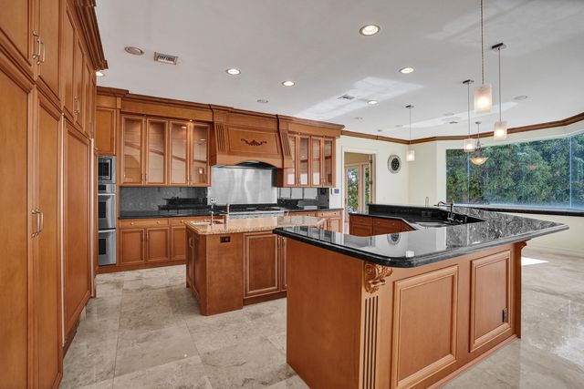 2330 NE 31st Court, Lighthouse Point, FL 33064