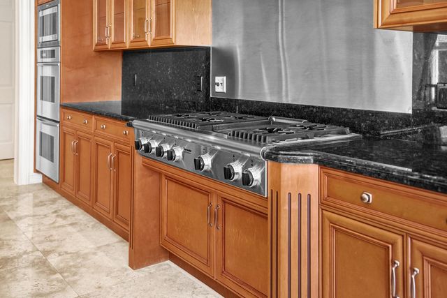 2330 NE 31st Court, Lighthouse Point, FL 33064