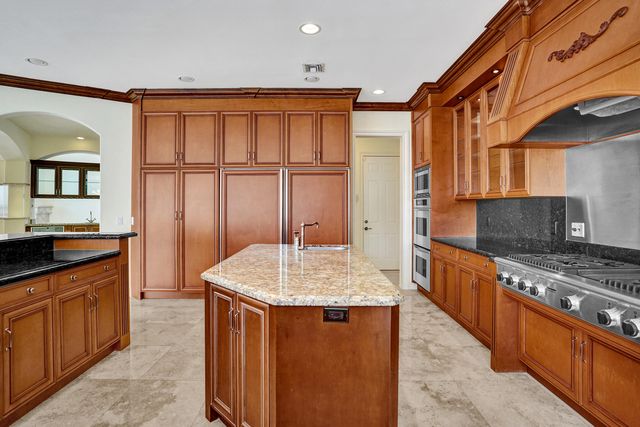 2330 NE 31st Court, Lighthouse Point, FL 33064