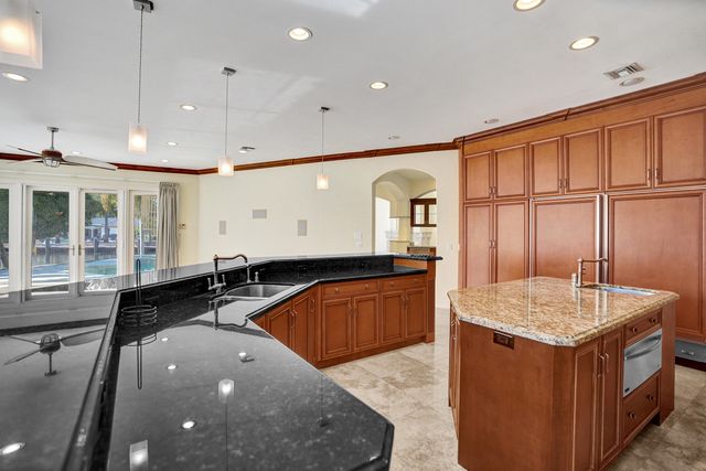 2330 NE 31st Court, Lighthouse Point, FL 33064