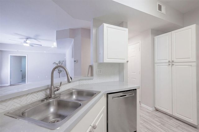 5530 METROWEST BOULEVARD 203, Orlando, FL 32811