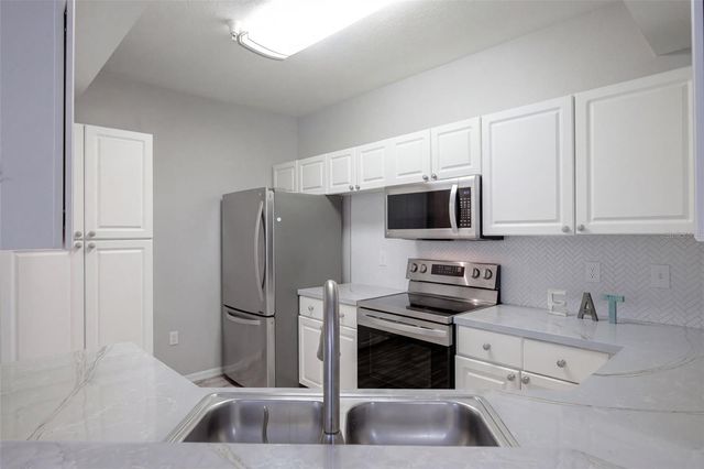 5530 METROWEST BOULEVARD 203, Orlando, FL 32811