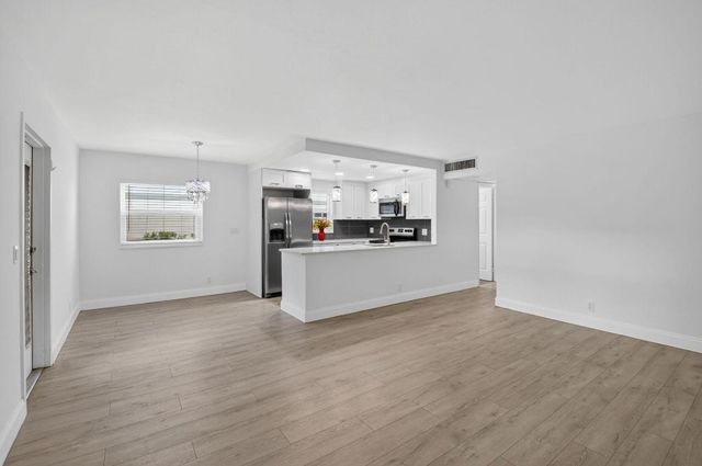 212 Monaco Way E, Delray Beach, FL 33446