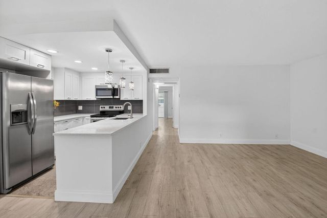 212 Monaco Way E, Delray Beach, FL 33446