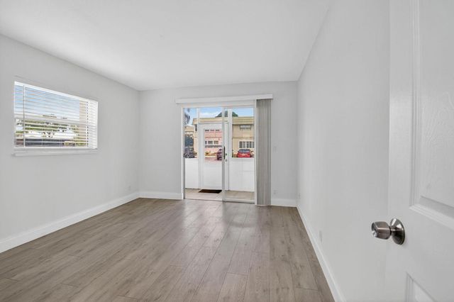 212 Monaco Way E, Delray Beach, FL 33446