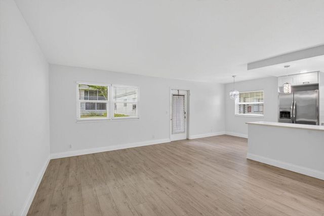 212 Monaco Way E, Delray Beach, FL 33446