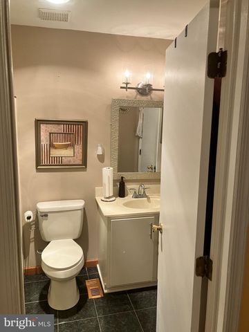 244 AUCKLAND DR, Newark, DE 19702
